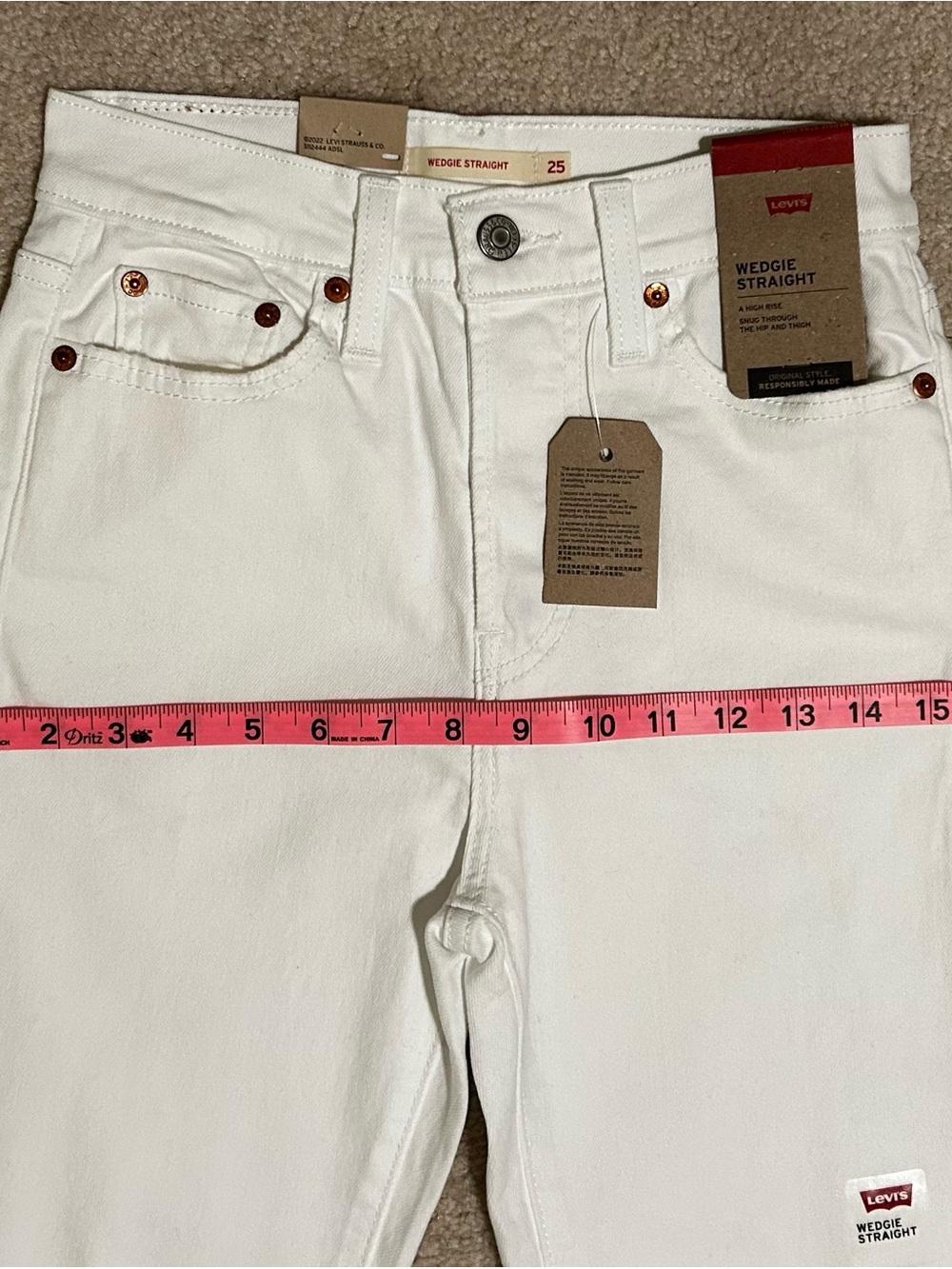 NWT Levi's Wedgie Straight Jeans - Size 25 x 28 - Naturally Good (White) - Picture 4 of 10